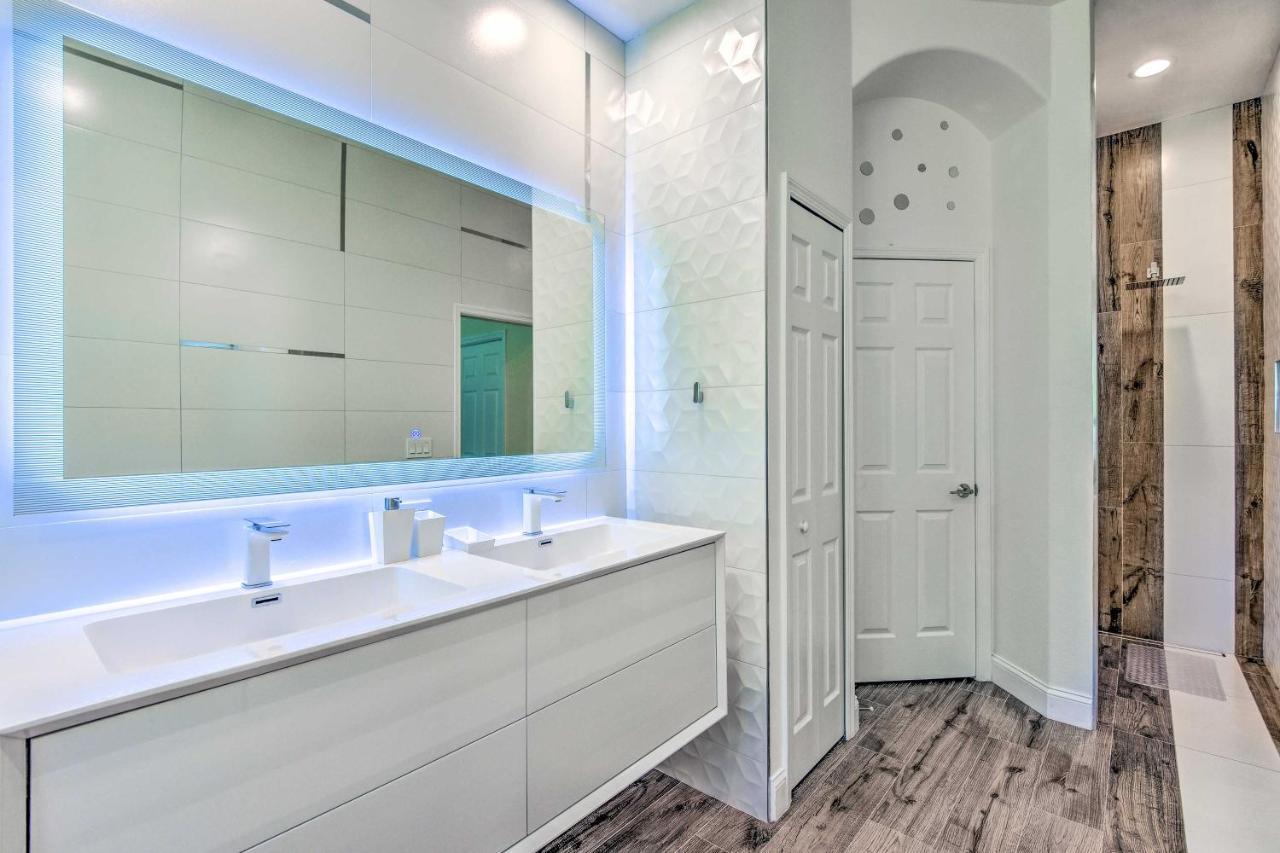 Sun-Soaked Sarasota Oasis With Pool And Hot Tub! Βίλα Εξωτερικό φωτογραφία